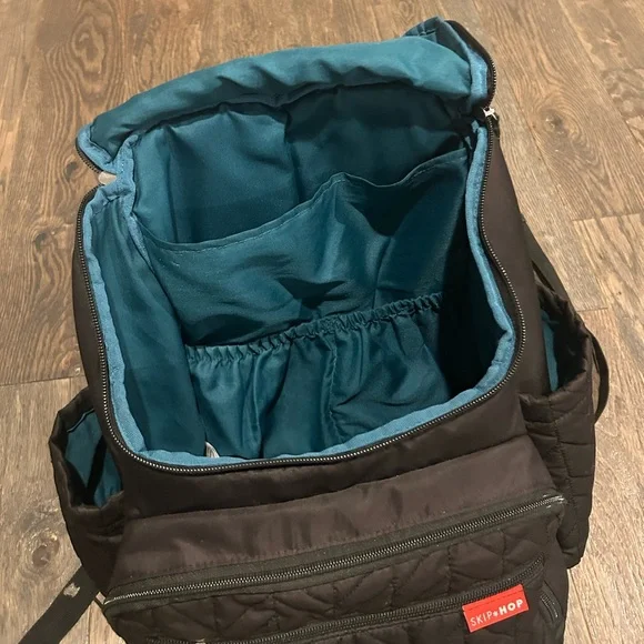 Skip Hop Quilted Black Diaper Bag with Changing Pad - Picture 2 of 14